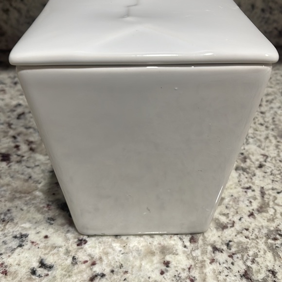 Threshold Chinese White Porcelain Takeout Box 5.5”x5.5” - Picture 4 of 7